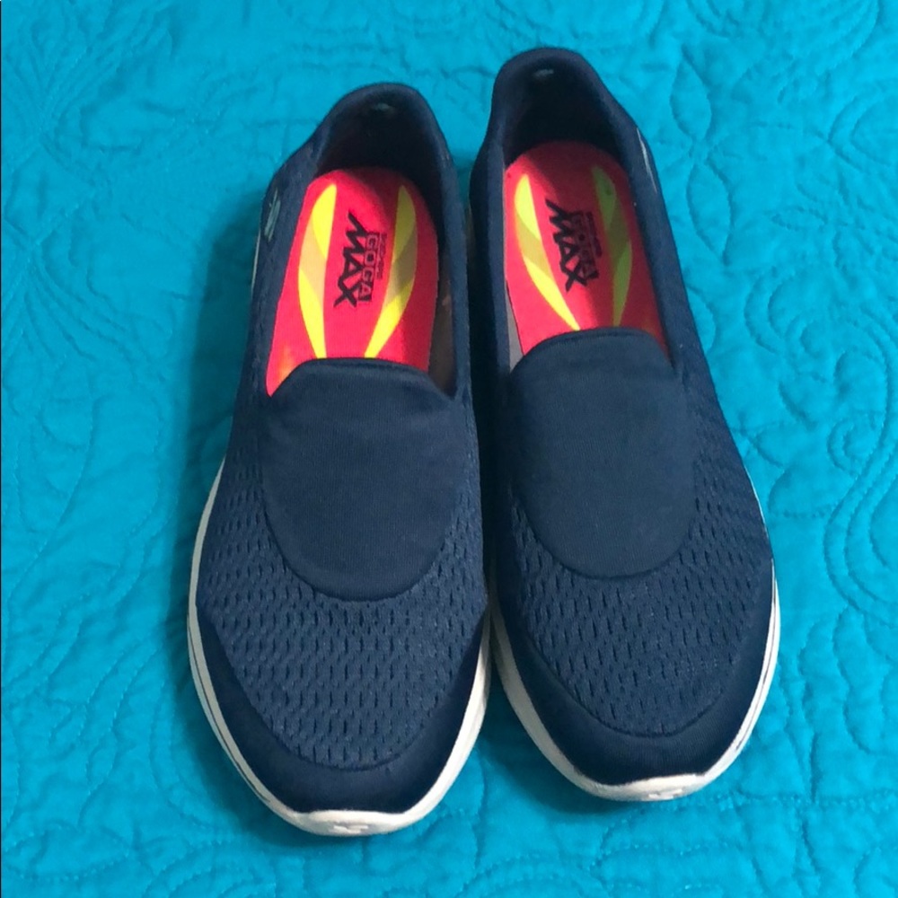 Skechers go walk navy slip on’s